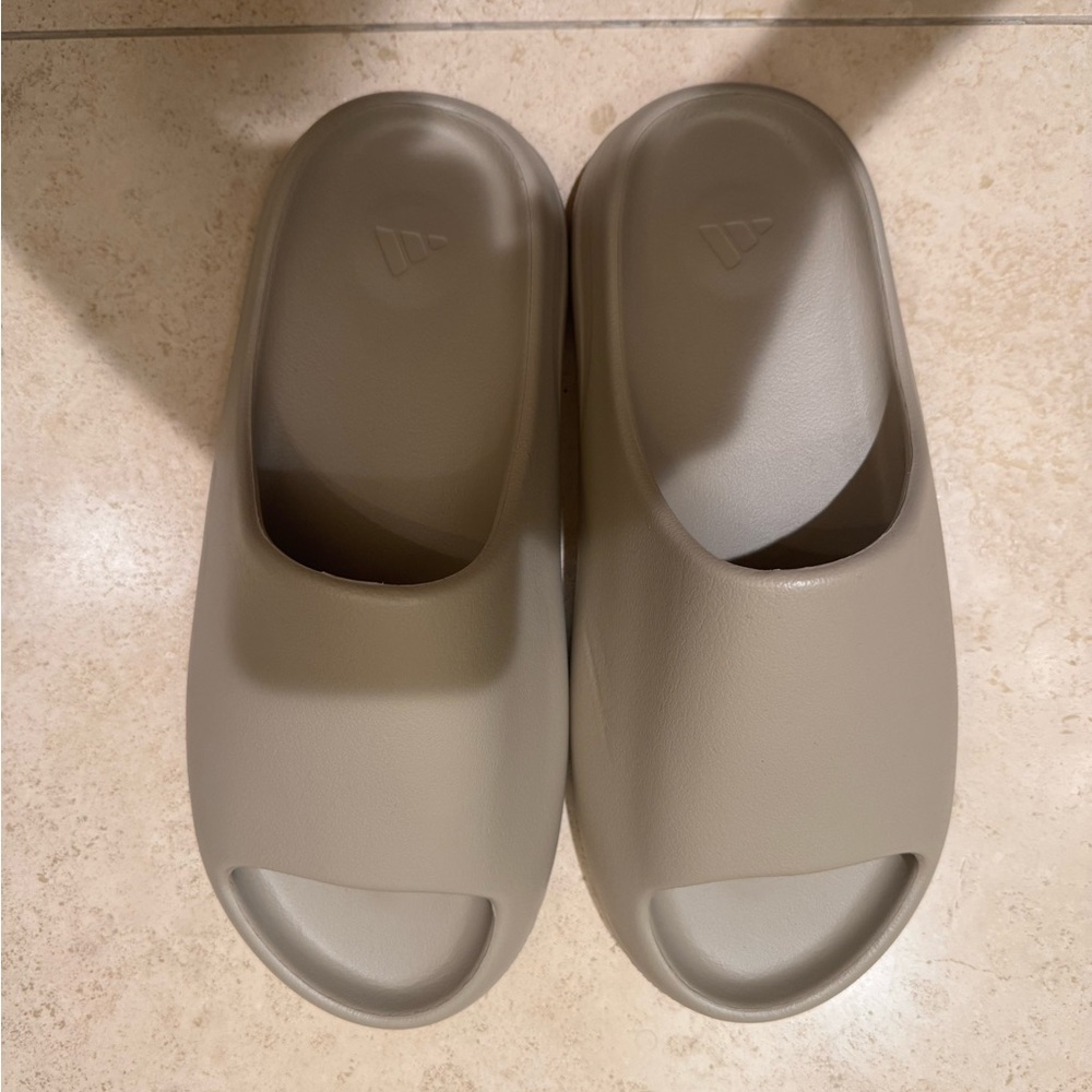 Yeezy slides pure (read description)